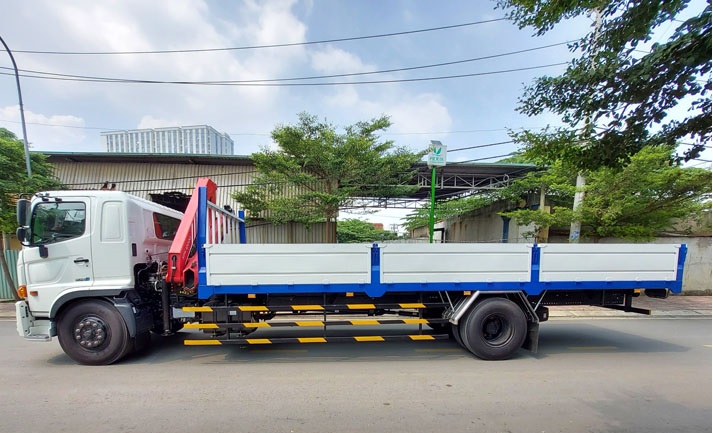 Hino FG gắn cẩu Palfinger PK10000 - Giá bán và chính sách