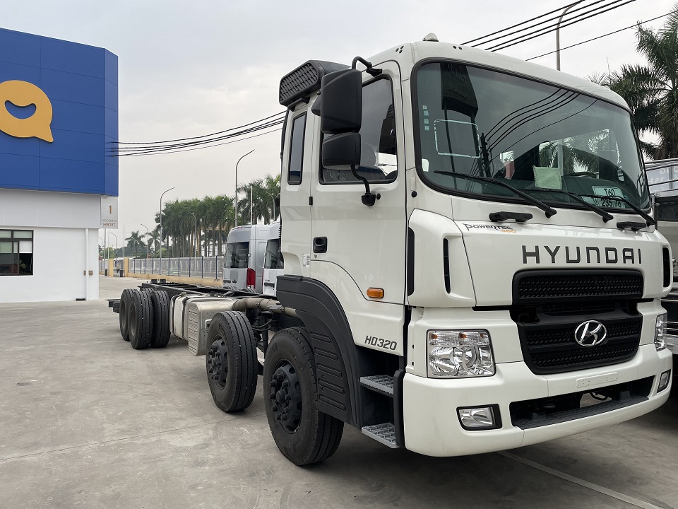 Xe phun nước rửa đường Hyundai 17 khối