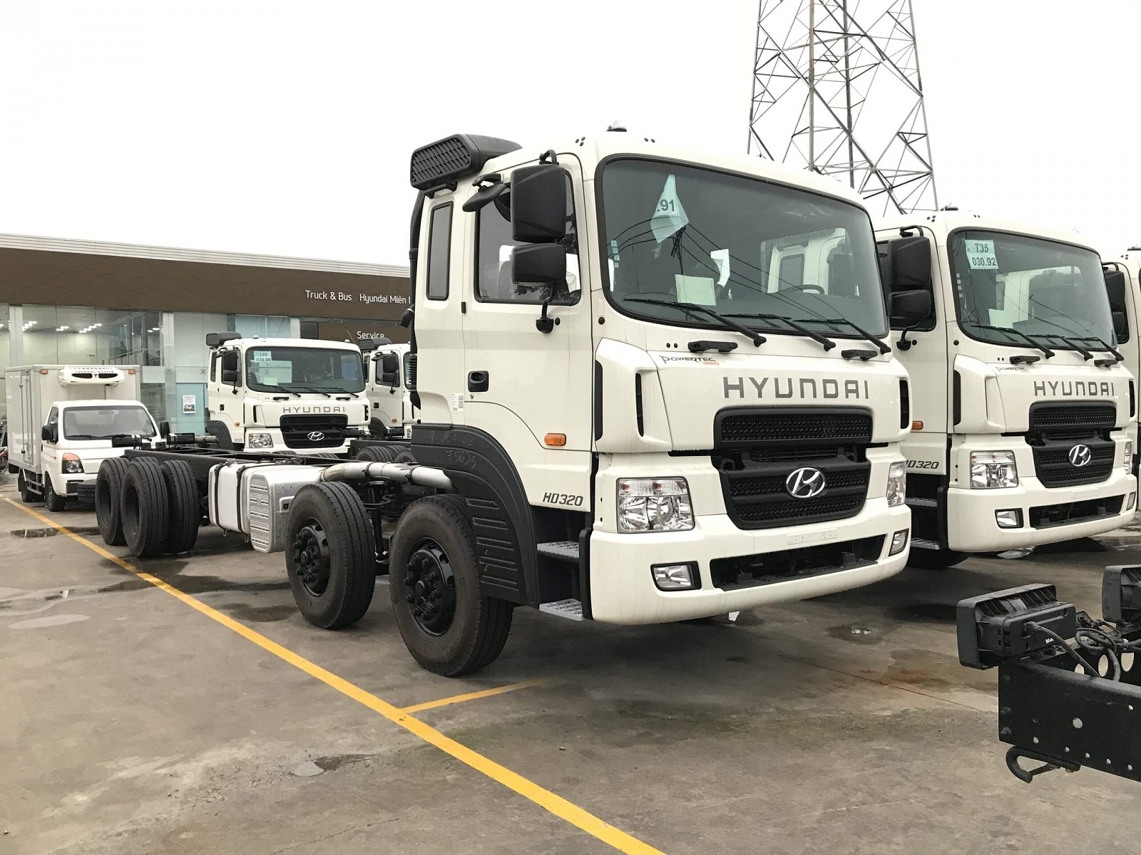 Hyundai HD320 gắn cẩu Kanglim 8 tấn