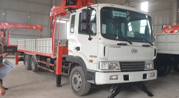 Hyundai HD240 gắn cẩu Kanglim 5 tấn 6 đốt