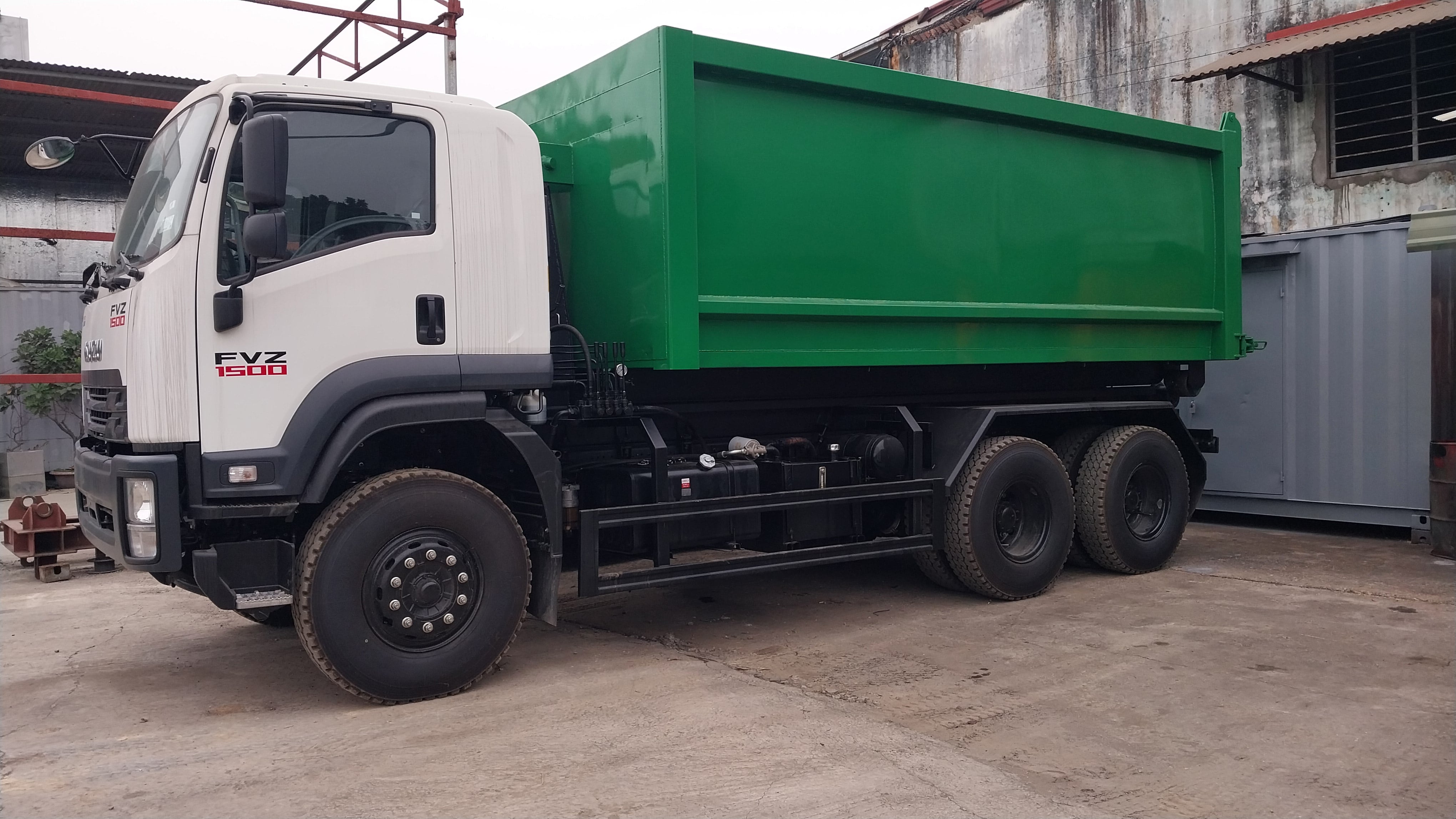 Báo giá ISUZU FVZ34QE4 thùng chở hooklift 20 khối mới nhất