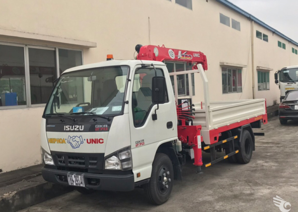 Xe ISUZU gắn cẩu Unic 3 tấn