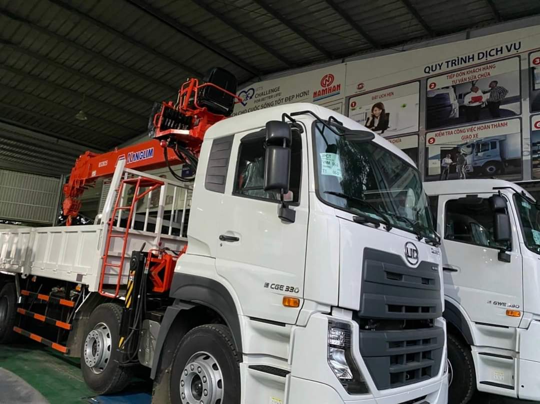 Ngoại thất Xe tải UD Trucks 4 chân gắn cẩu Kanglim 12 tấn