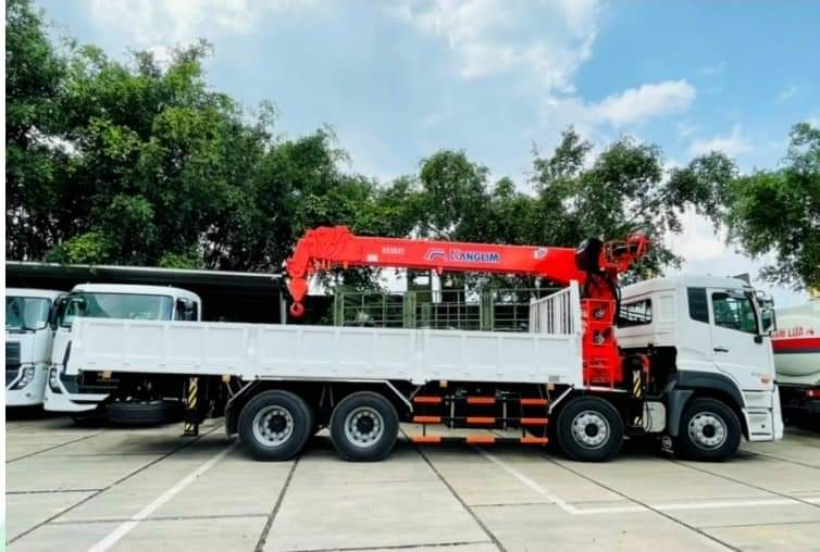 Xe tải UD Trucks 4 chân gắn cẩu Kanglim 12 tấn