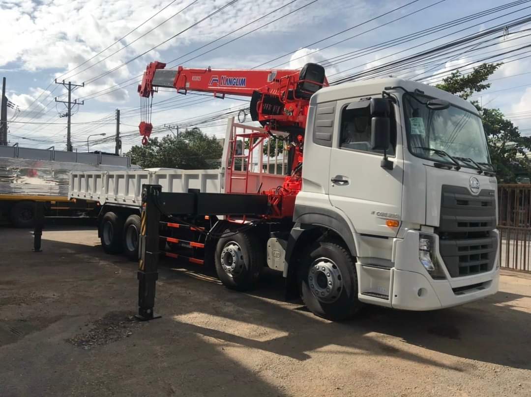 động cơ Xe tải UD Trucks 4 chân gắn cẩu Kanglim 12 tấn