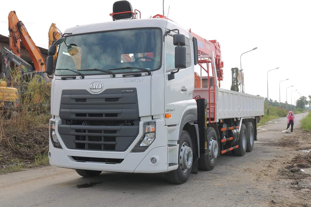 Xe tải UD Trucks 4 chân gắn cẩu Kanglim 12 tấn