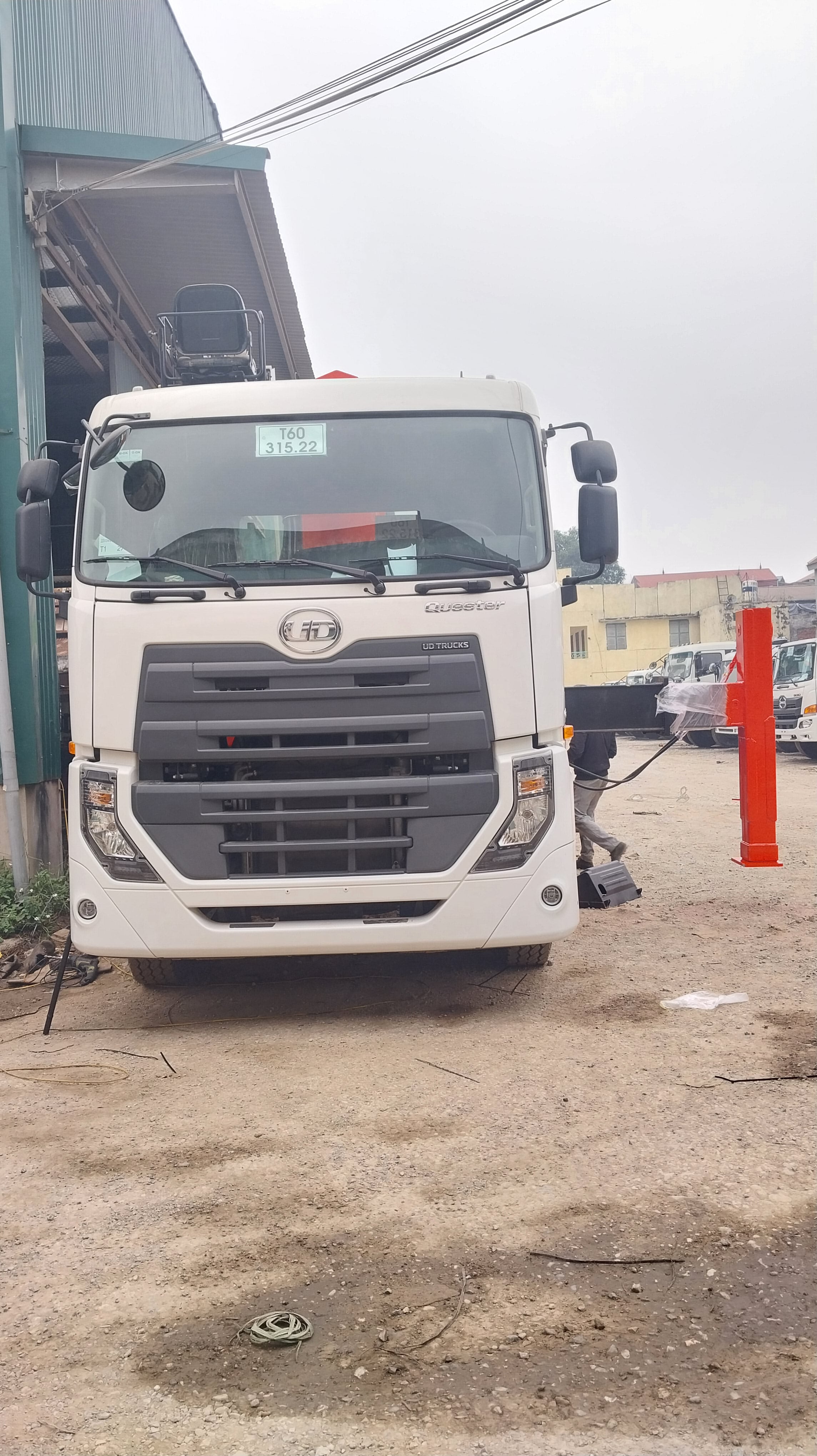 xe tải UD trucks 4 chân gắn cẩu Kanglim 15 tấn