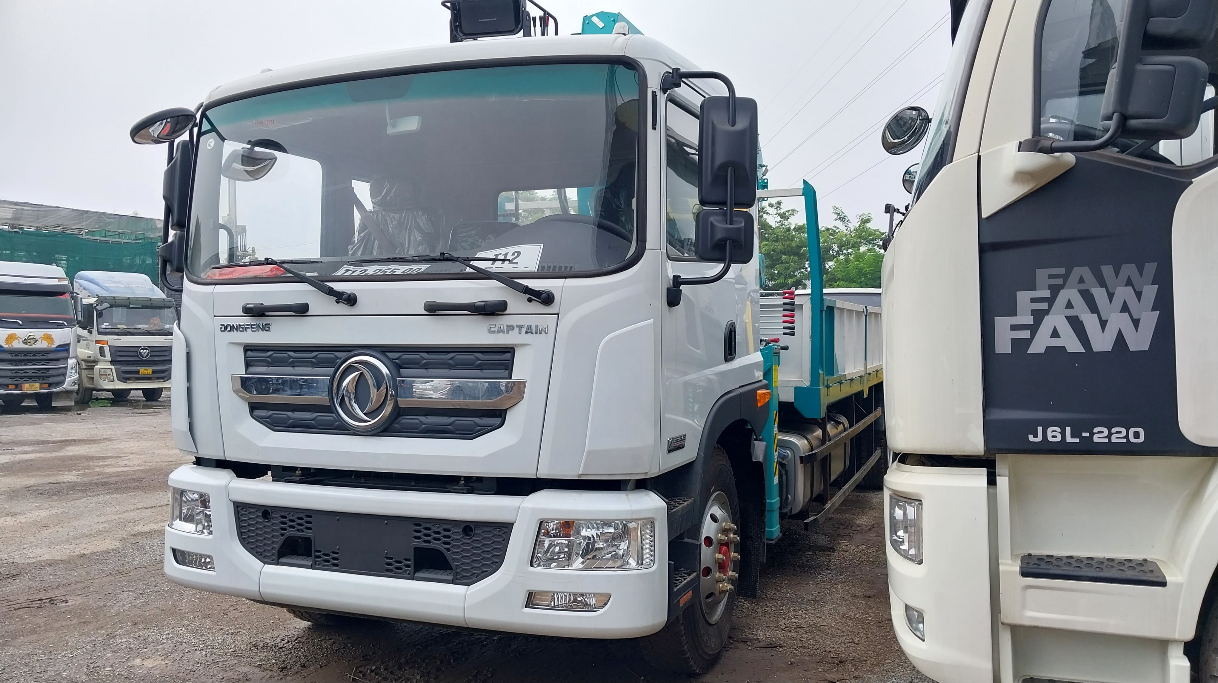 Xe Dongfeng D11 Gắn Cẩu Hyundai 7 Tấn