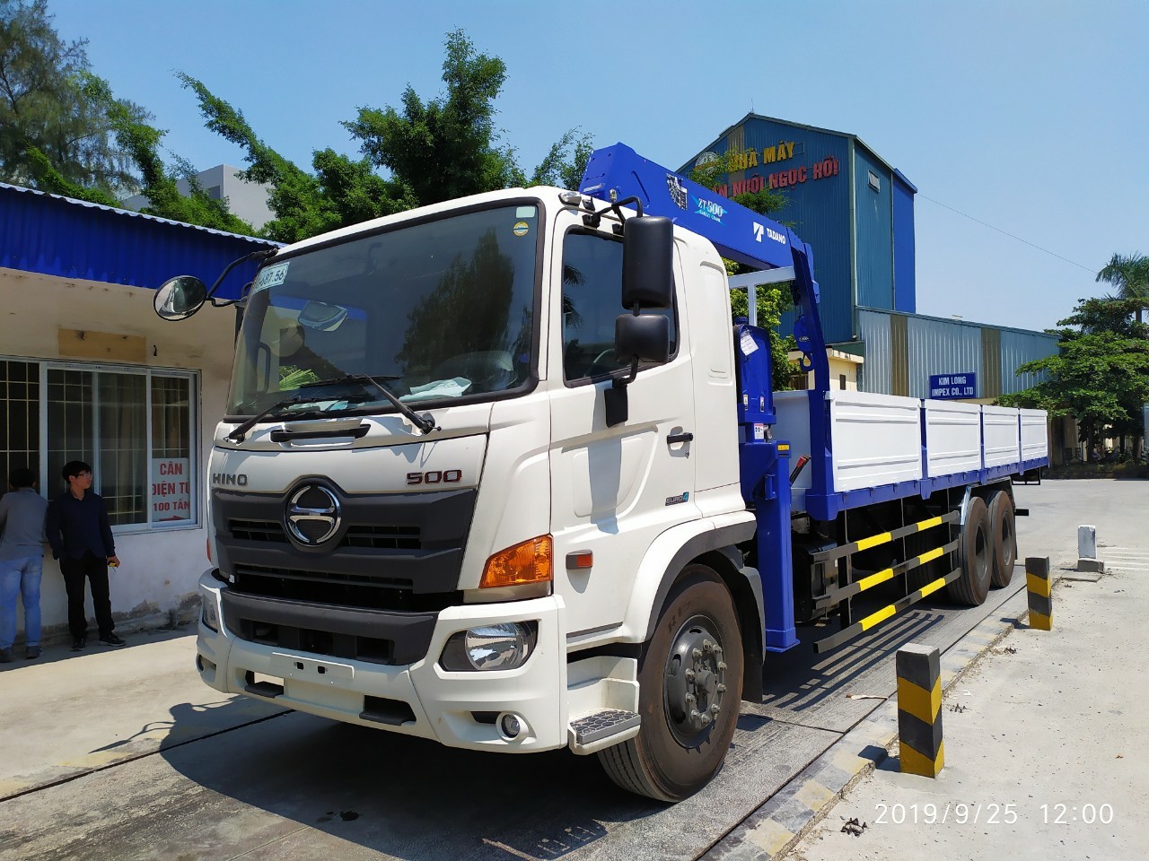 Xe tải Hino FG8JT7A gắn cẩu Tadano 3 tấn Sự lựa chọn hoàn hảo cho việc vận chuyển hàng hóa