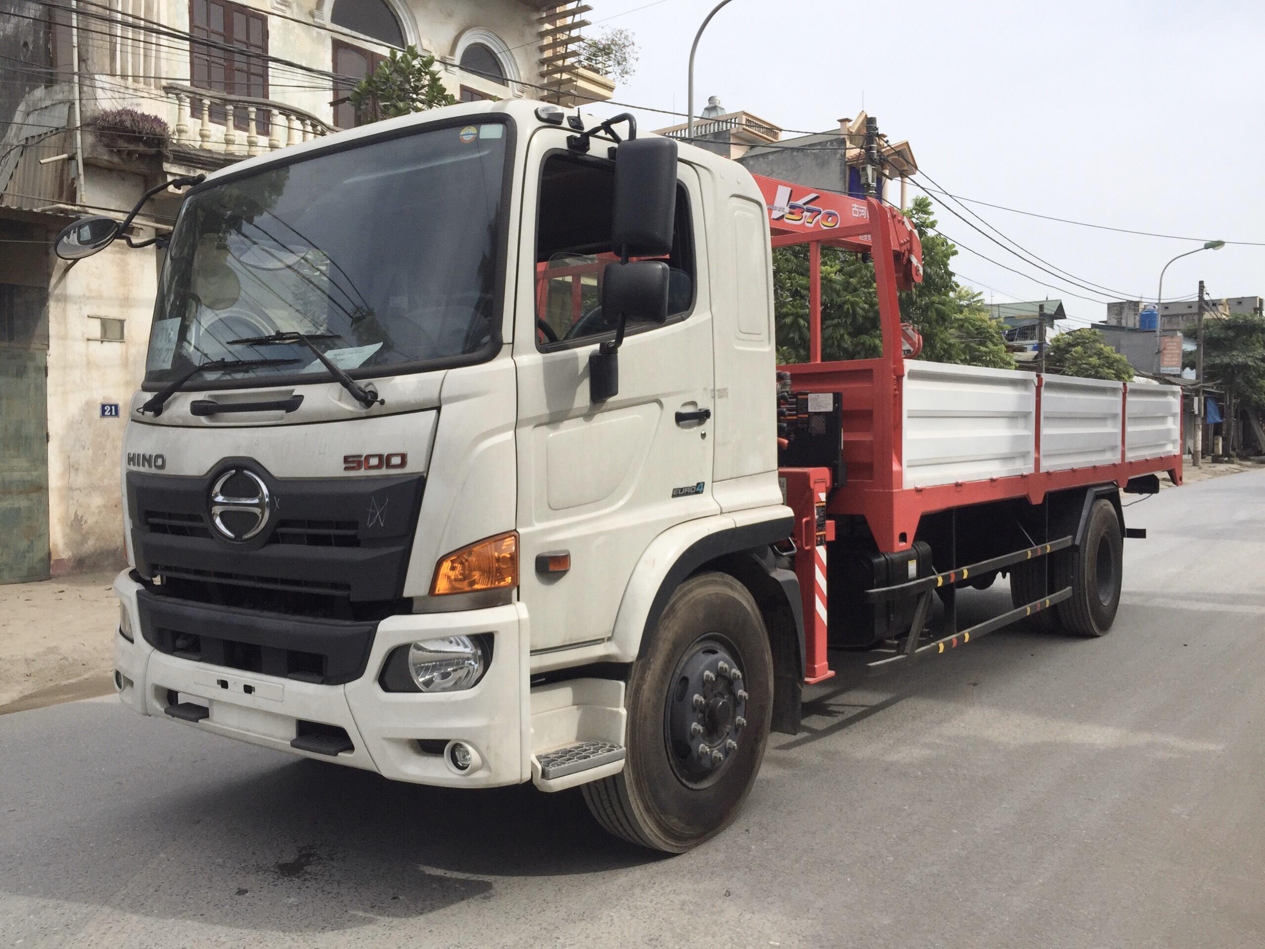 Xe tải Hino gắn cẩu Unic 3 tấn 4 đốt