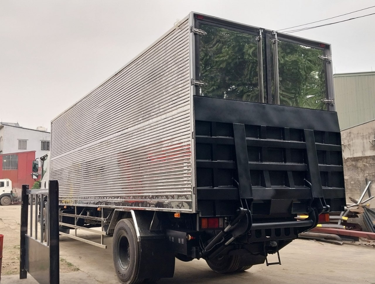 Xe Isuzu FVR900 thùng chở Pallet