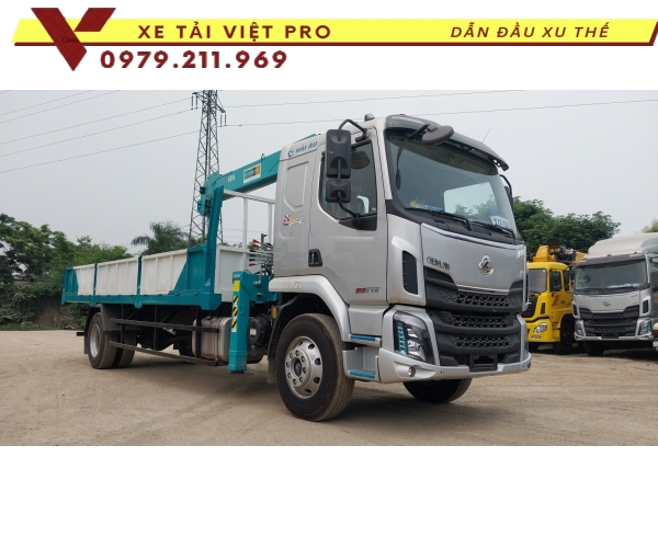 Chenglong M3 gắn cần cẩu Hyundai 5 tấn tiết kiệm hiệu quả