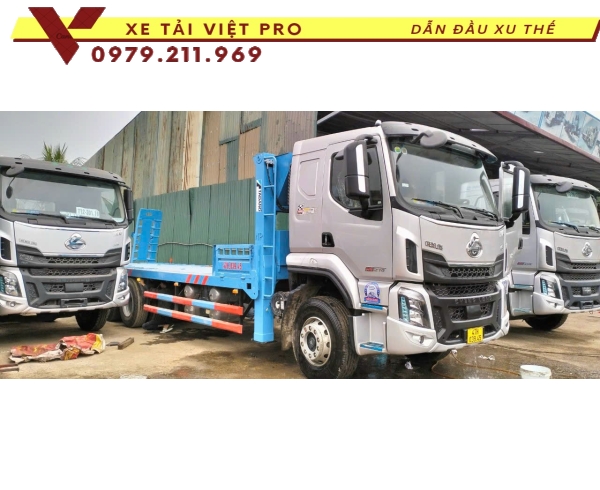 Đánh giá Xe tải Chenglong H5 (3 chân) nâng đầu chở máy công trình