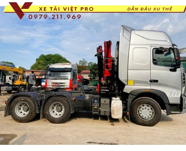 Đầu Kéo Howo Gắn Cẩu Gập 17 Tấn Giá Tốt