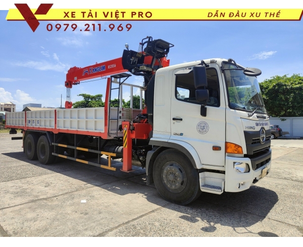 Xe tải Hino FL gắn cẩu Kanglim 5 tấn