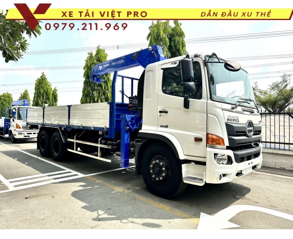 Xe HINO FM và cẩu TADANO 5 tấn