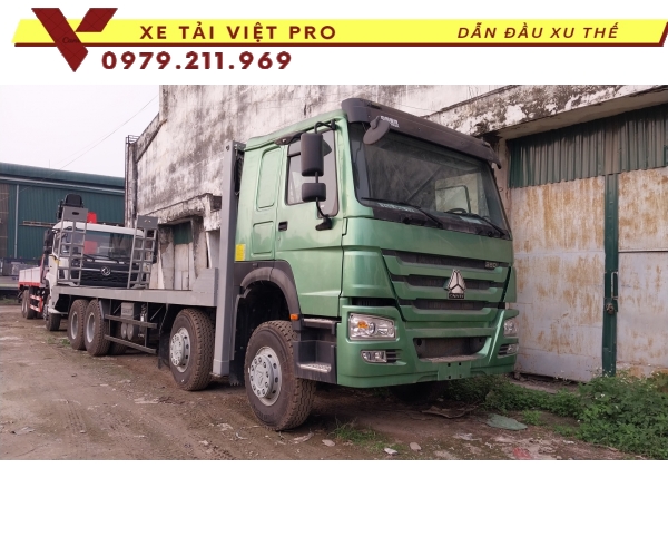 Howo 4 chân nâng đầu chở máy công trình