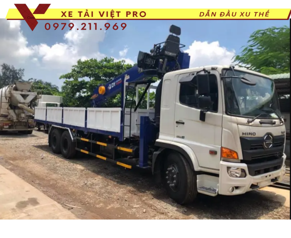 Xe tải Hino 3 chân gắn cẩu Dongyang 8 tấn - Bộ đôi bền bỉ