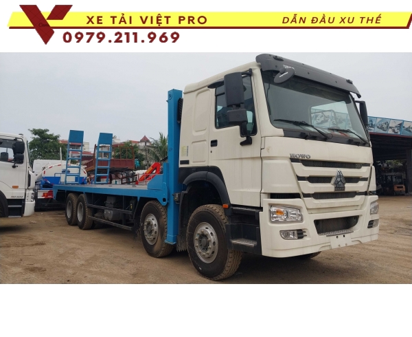 Có nên lựa chọn xe Howo 4 chân nâng đầu chở máy công trình không?