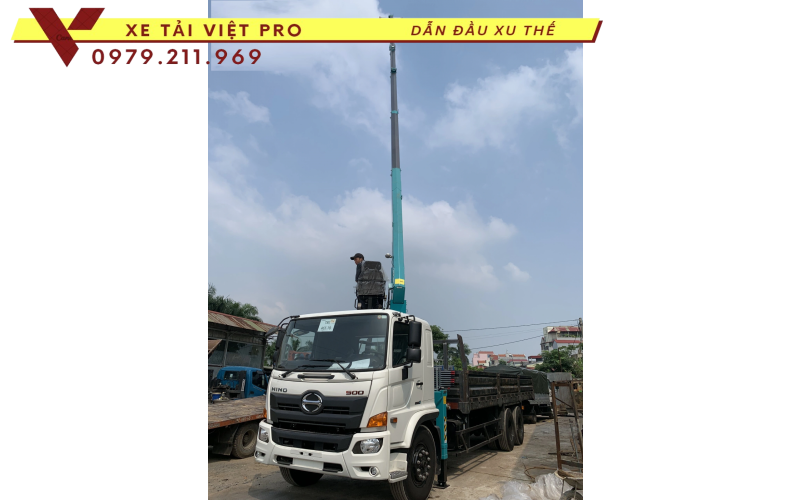 Hino FM gắn cẩu Hyundai 8 tấn