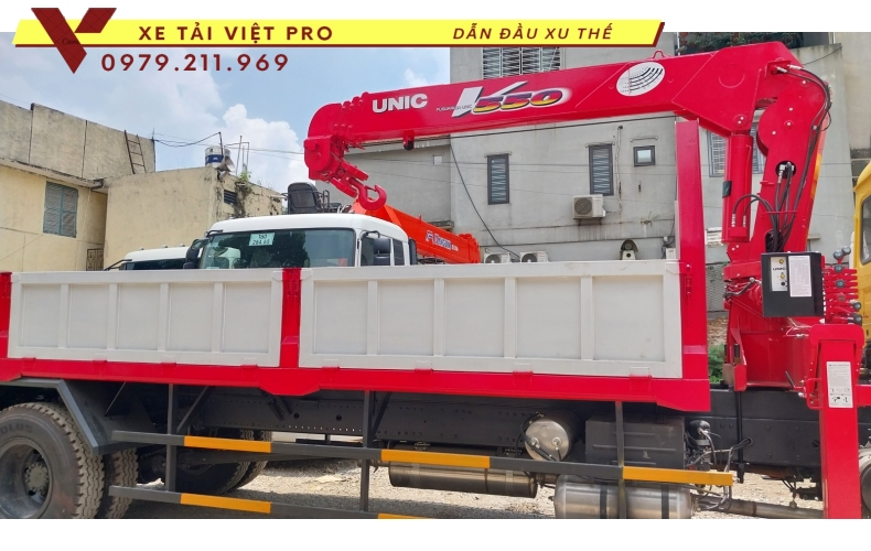 Xe tải Dongfeng B180 gắn cẩu Unic 5 tấn