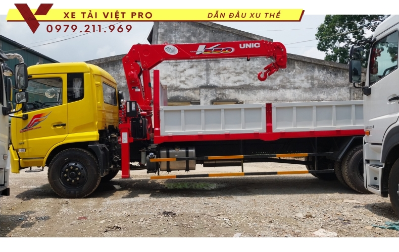 Xe tải Dongfeng B180 gắn cẩu Unic 5 tấn