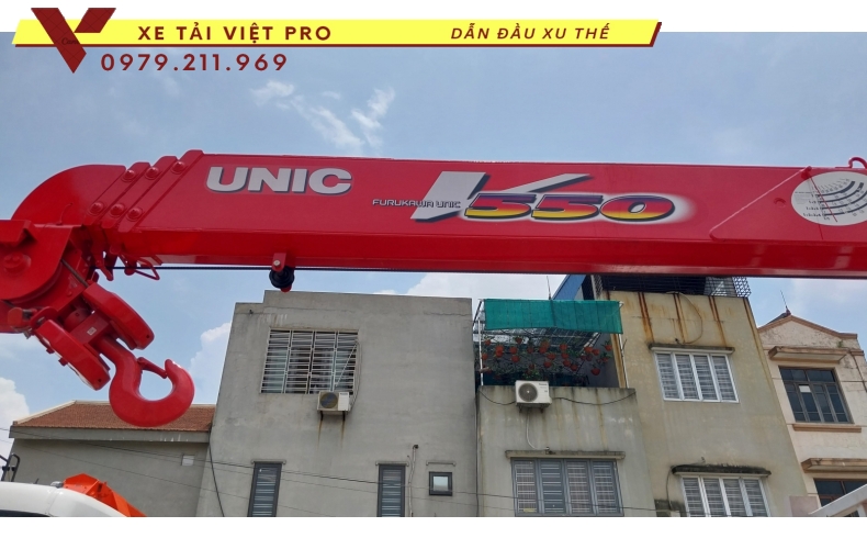 Xe tải Dongfeng B180 gắn cẩu Unic 5 tấn