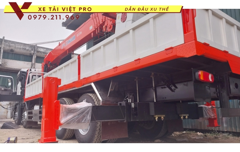 Xe tải UD trucks 4 chân gắn cẩu Kanglim 15 tấn