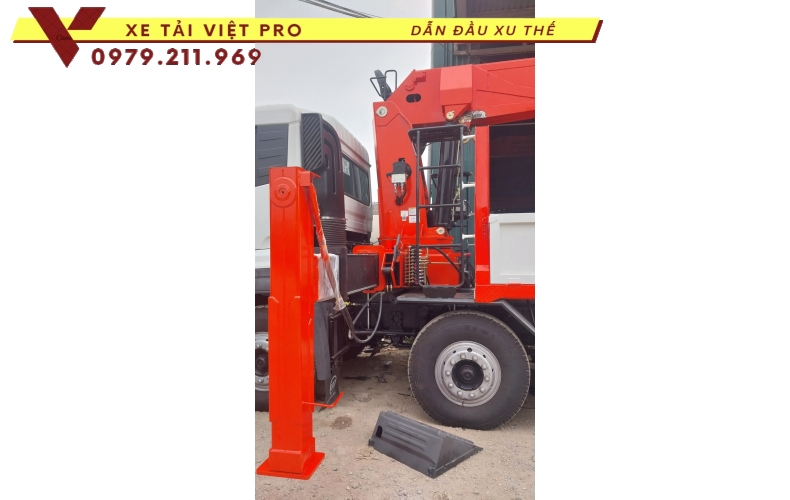 Xe tải UD trucks 4 chân gắn cẩu Kanglim 15 tấn