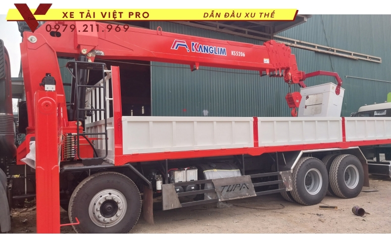 Xe tải UD trucks 4 chân gắn cẩu Kanglim 15 tấn