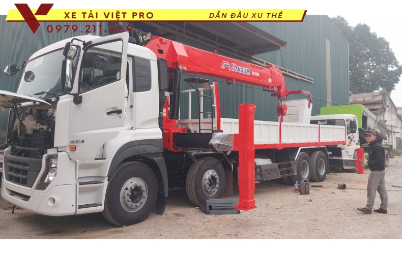 Xe tải UD trucks 4 chân gắn cẩu Kanglim 15 tấn