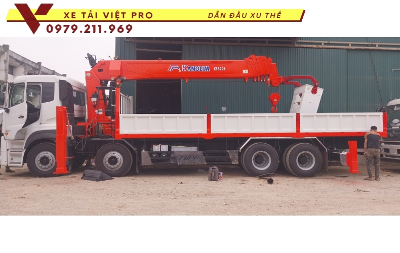 Xe tải UD trucks 4 chân gắn cẩu Kanglim 15 tấn