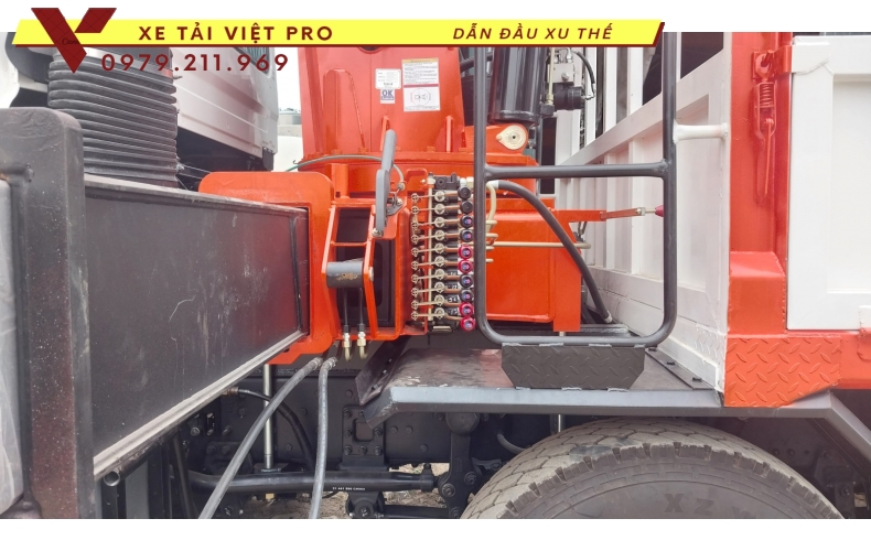 Xe tải UD trucks 4 chân gắn cẩu Kanglim 15 tấn