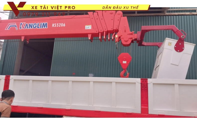 Xe tải UD trucks 4 chân gắn cẩu Kanglim 15 tấn