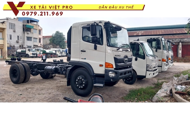 Xe tải Hino FL gắn cẩu Kanglim 5 tấn