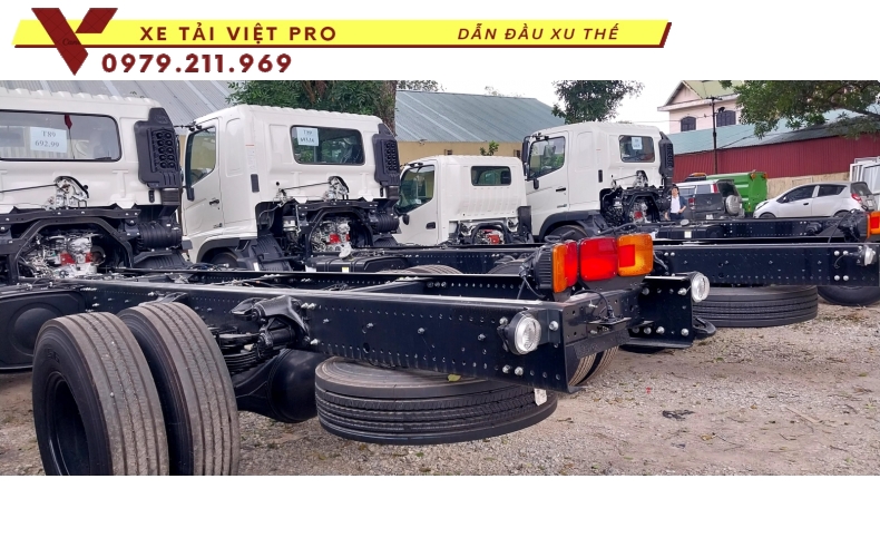 Xe tải Hino FL gắn cẩu Kanglim 5 tấn