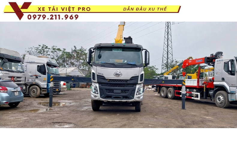 Chenglong 4 chân gắn cẩu XCMG 16 tấn