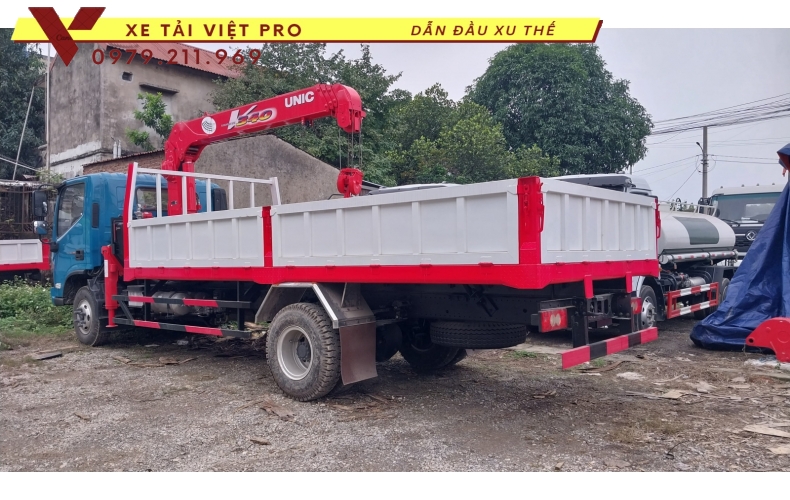 Xe tải Ollin S720 gắn cẩu Unic 3 tấn 5 đốt