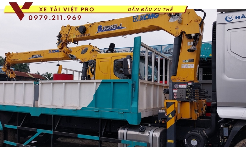Giá xe tải Chenglong 2 chân gắn cẩu XCMG 5 tấn 5 đốt