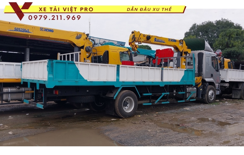 Giá xe tải Chenglong 2 chân gắn cẩu XCMG 5 tấn 5 đốt