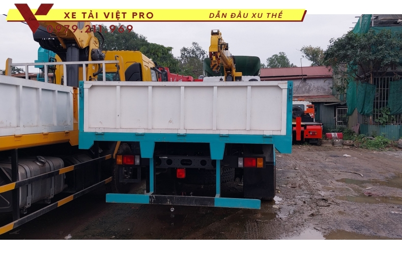 Giá xe tải Chenglong 2 chân gắn cẩu XCMG 5 tấn 5 đốt