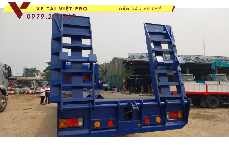 Chenglong 3 chân chở máy công trình