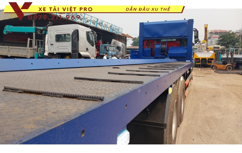 Chenglong 3 chân chở máy công trình