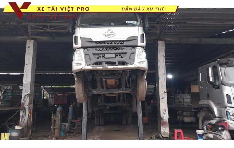 Chenglong 5 chân nâng đầu chở máy công trình