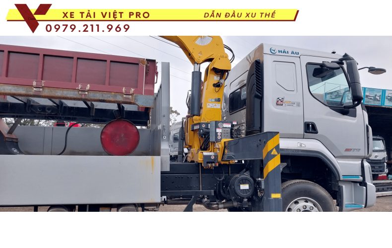 Xe tải Chenglong 3 chân gắn cẩu XCMG 6 tấn 5 đốt giải pháp tiết kiệm trong vận tải