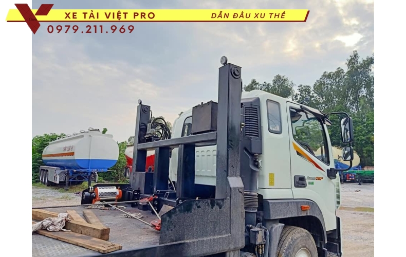 Xe tải Auman C160 nâng đầu chở máy công trình giá bao nhiêu?