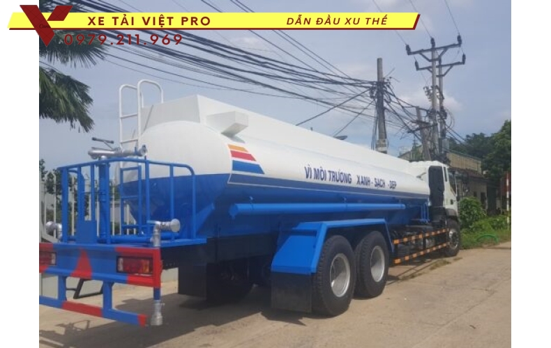 Xe Auman C240 phun nước rửa đường 15 khối