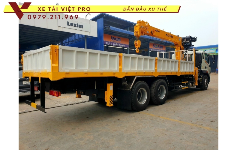 Xe tải Auman 3 chân gắn cẩu Soosan 7 tấn