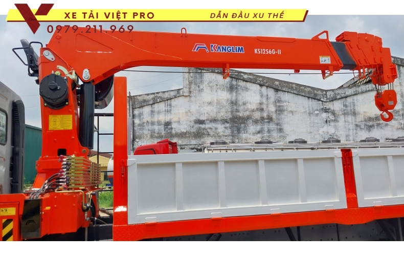 Xe tải Hino FL gắn cẩu Kanglim 5 tấn