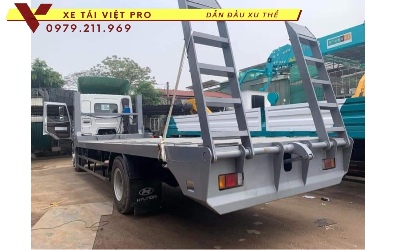 Chenglong 2 chân nâng đầu chở máy công trình